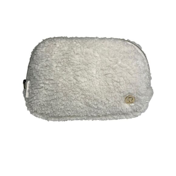 Lululemon Everywhere Belt Bag Fleece White and Gold NWT - Picture 6 of 14